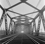 857541 Gezicht in de DEMKA-brug over het Amsterdam-Rijnkanaal te Utrecht.